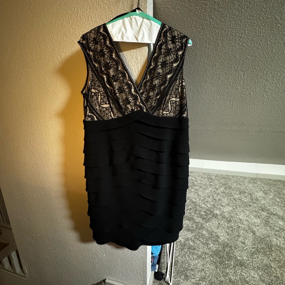 SOLD Jessica Howard Cream and Black Tiered Ruffled Cocktail Dress